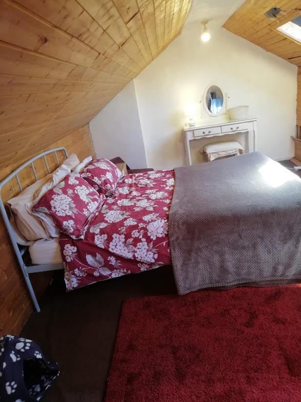 Cozy Loft In Bushey, 20 Mins By Train To Euston London Apartment Exterior photo