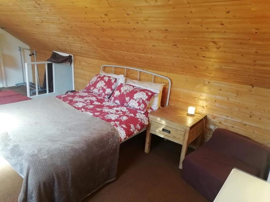 Cozy Loft In Bushey, 20 Mins By Train To Euston London Apartment Exterior photo