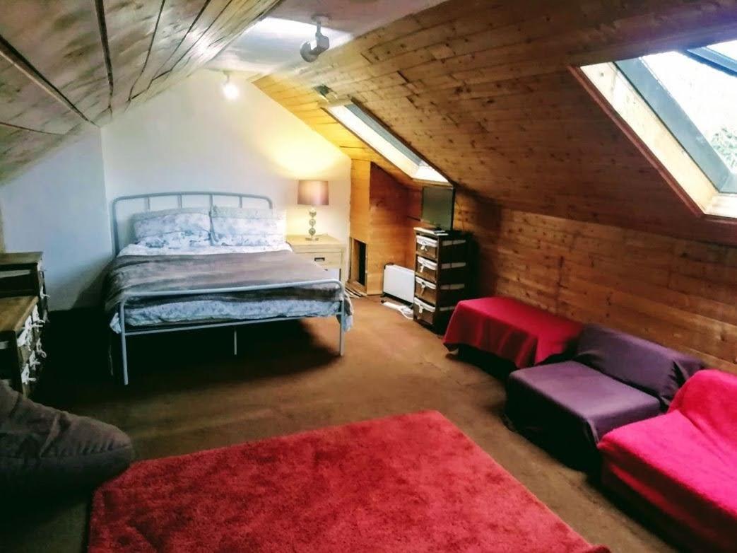 Cozy Loft In Bushey, 20 Mins By Train To Euston London Apartment Exterior photo