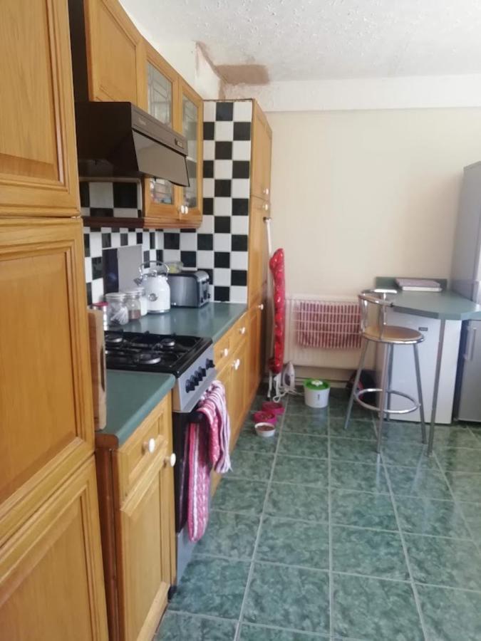 Cozy Loft In Bushey, 20 Mins By Train To Euston London Apartment Exterior photo