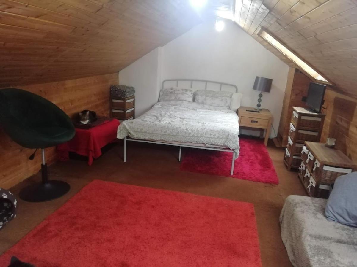 Cozy Loft In Bushey, 20 Mins By Train To Euston London Apartment Exterior photo